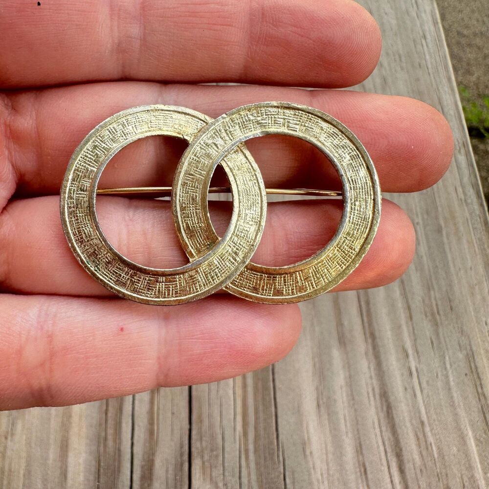 Vintage Jewelry Gold Tone Interlocking Circle Brooch Chunky Gold Pin